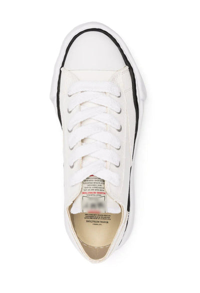 Guíbts Low-Top Sneaker